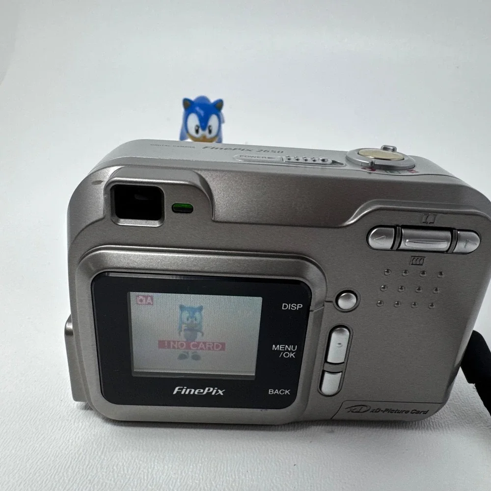 Fujifilm FinePix 2650 Digital Camera 2.0MP 3x Optical Zoom Silver Fujinon Lens